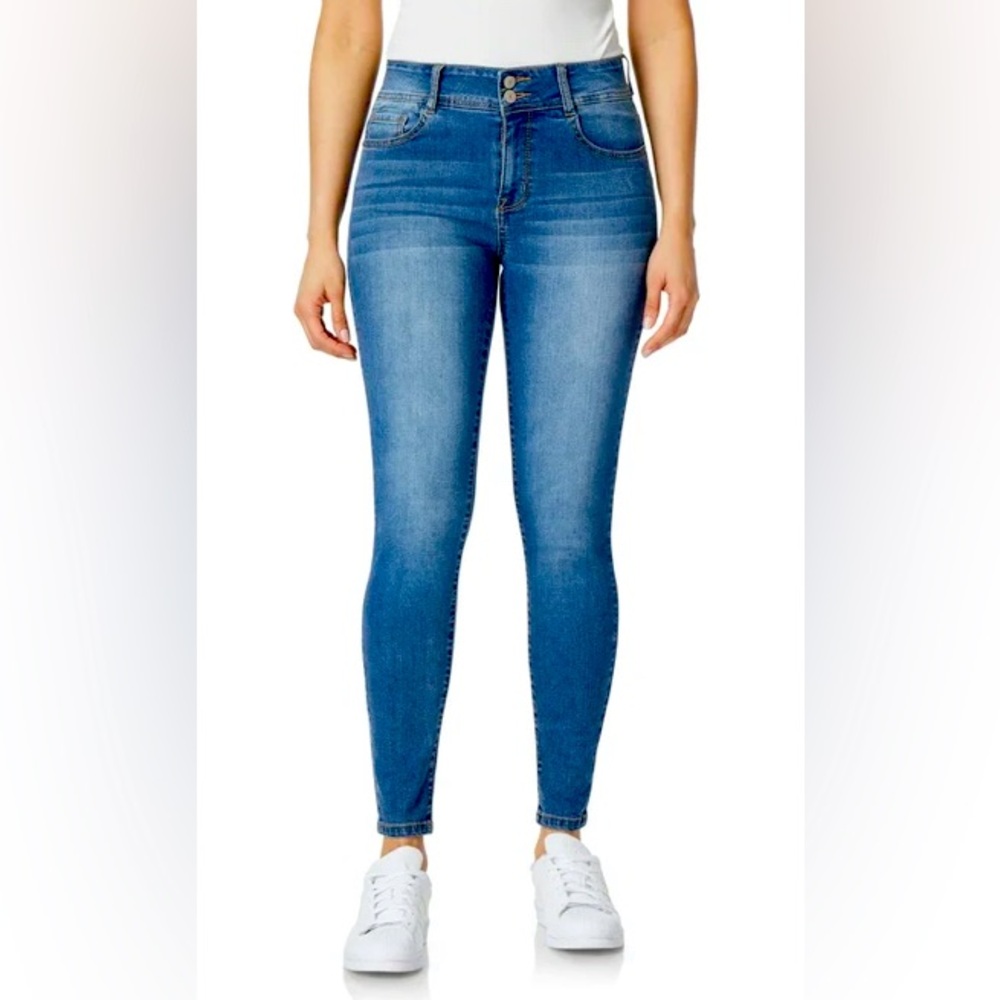 Wallflower Flirty Curvy High Rise Jeans. Women’s Size 5